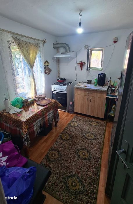Casă de vânzare în comuna Valea Iașului, sat Mustățești, județ Argeș.