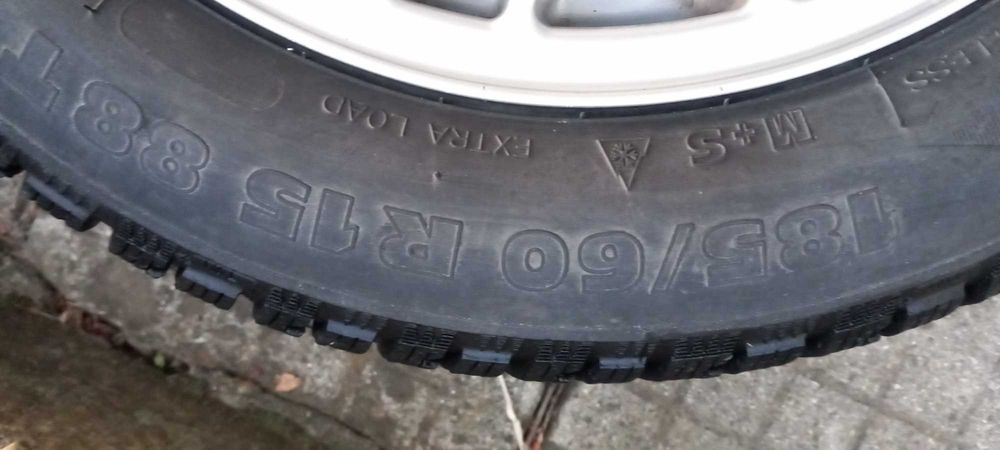 Автомобилни гуми с джанти