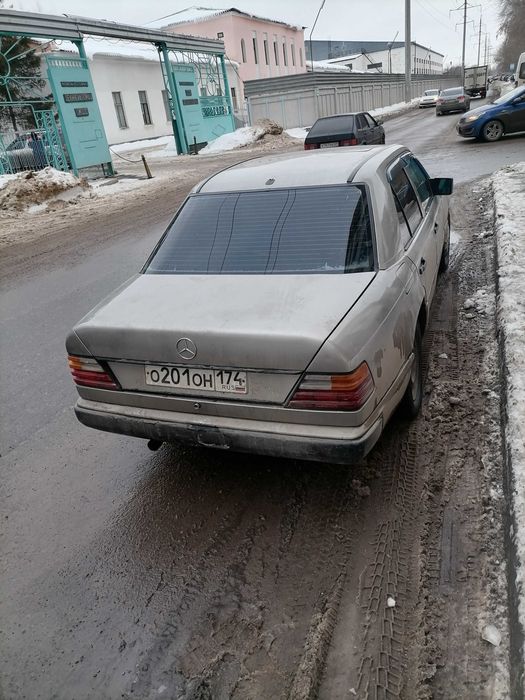 Продам по запчастям Мерседес 124