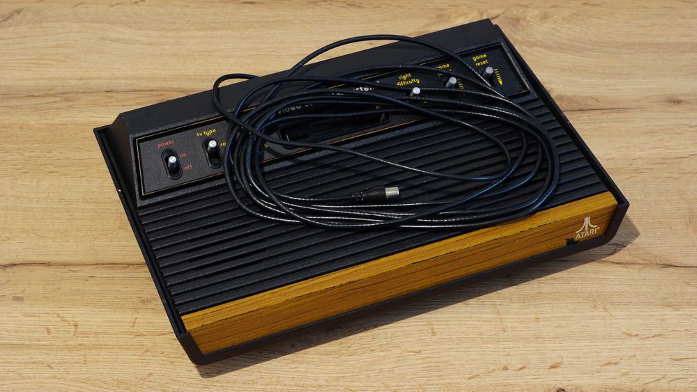 Consola jocuri Atari 2600 "light sixer" - originala