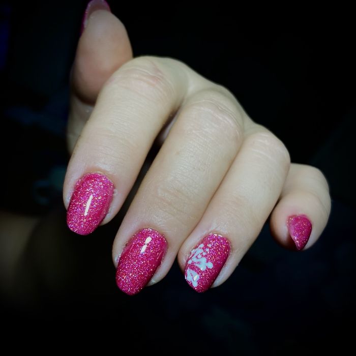 Ofer servicii de manichiura