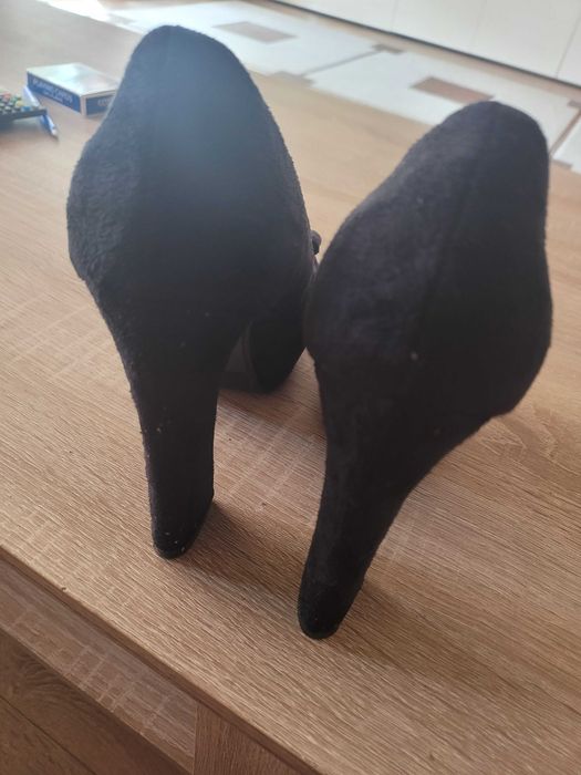 Дамски обувки с висок ток