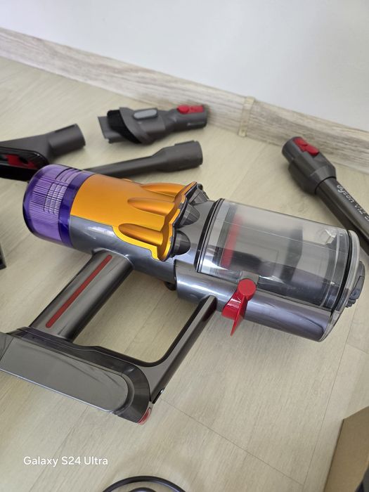 Вертикална прахосмукачка Dyson V12 slim absolute