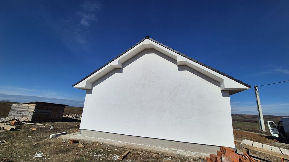 Casă de vânzare semi finisată în Paleu