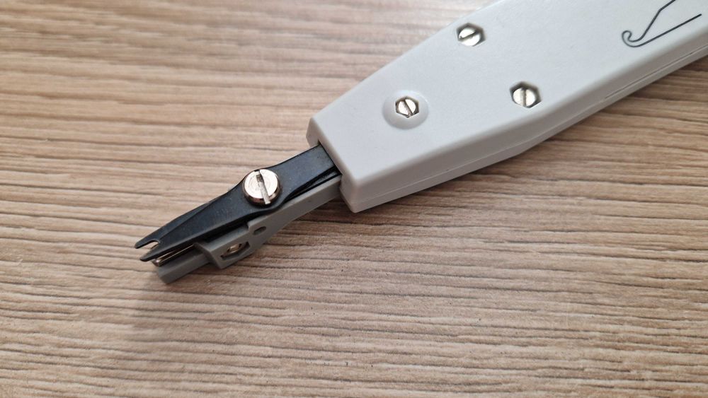 Set profesional de sertizat mufe si prize de retea sau telefon