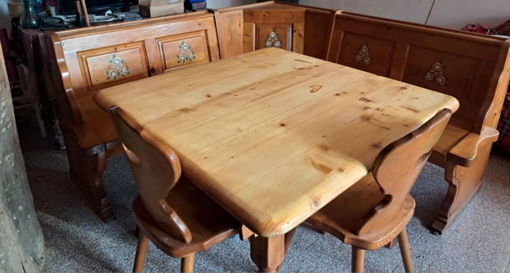 Colțar bucătărie lemn masiv complet (masă + scaune) – stil rustic