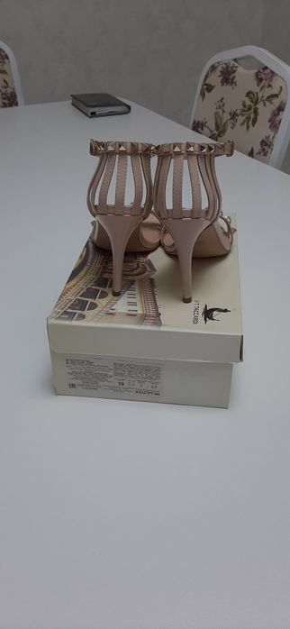 Женские новые туфли