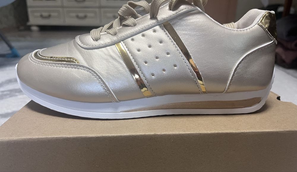 Женская обувь( кровоски)