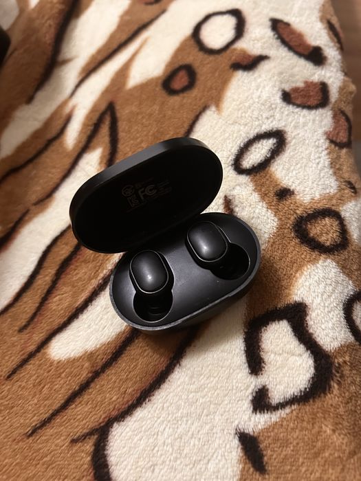 Наушники черные..