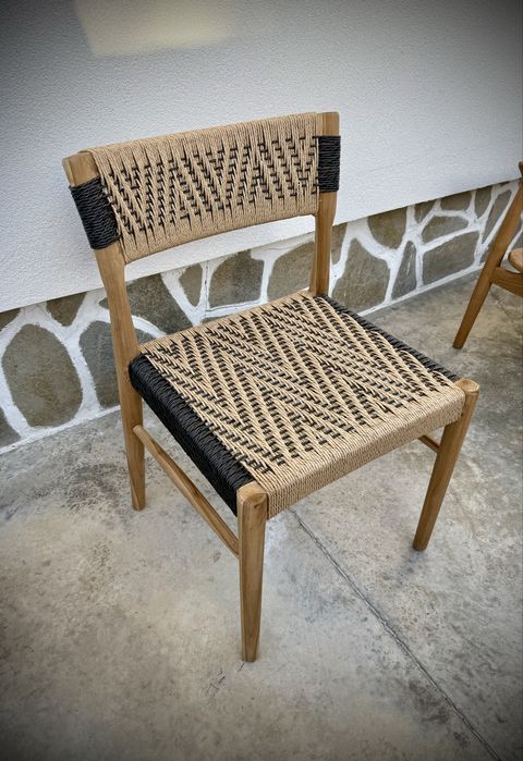 Стол от тиково дърво и дамаска