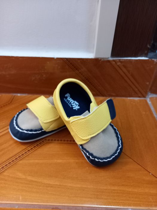 Vând pantofi bebe numărul 17