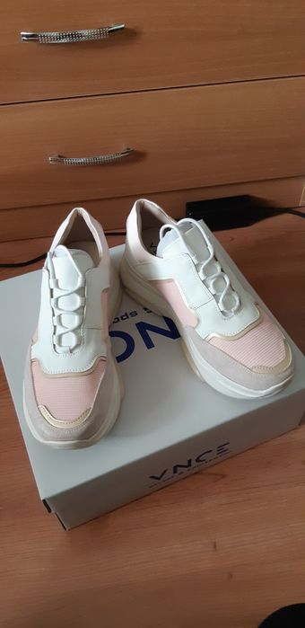 Sneaker inalt,noi la cutie