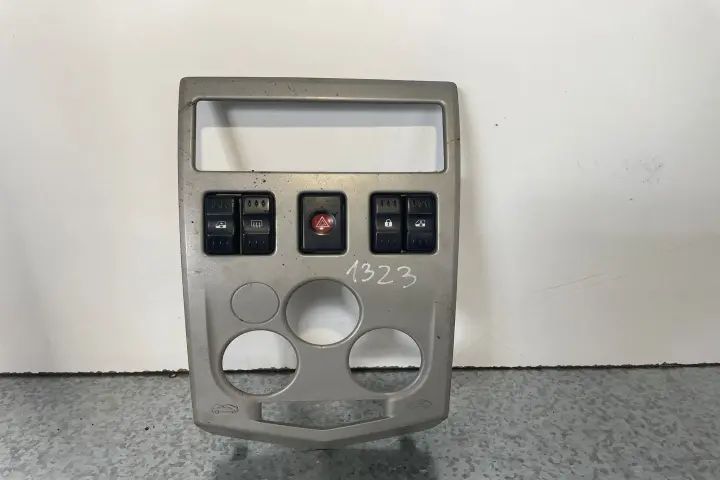 Consola centrala Dacia Logan 2005 1.4 MT (75 hp)
