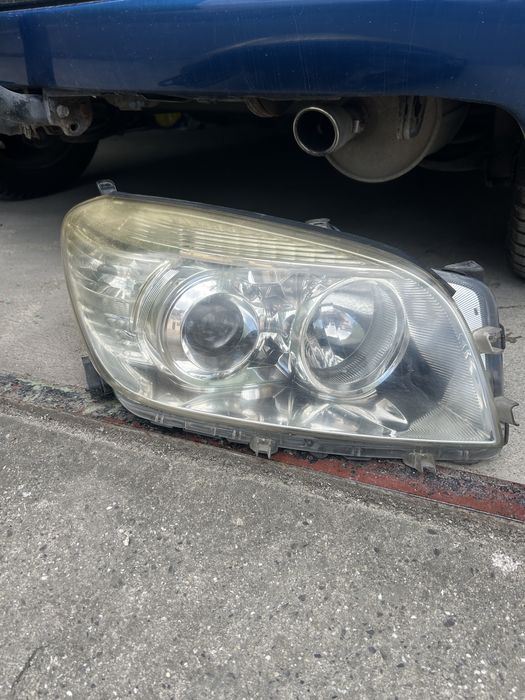 Десен фар за Тойота Рав