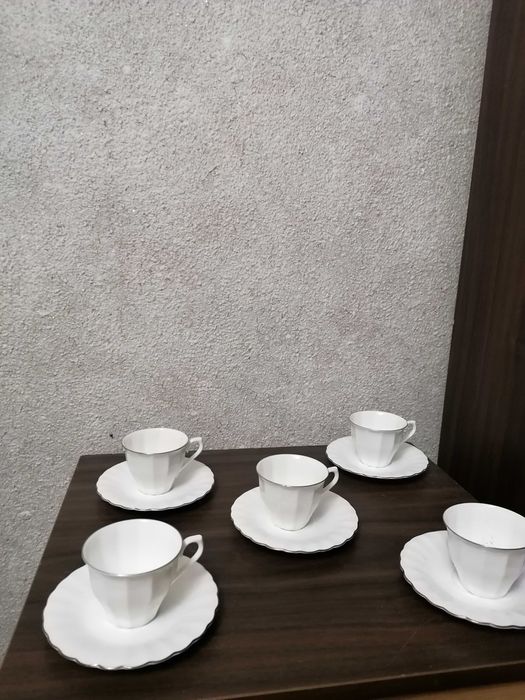 Продавам всякакви видове чаши и сервизи