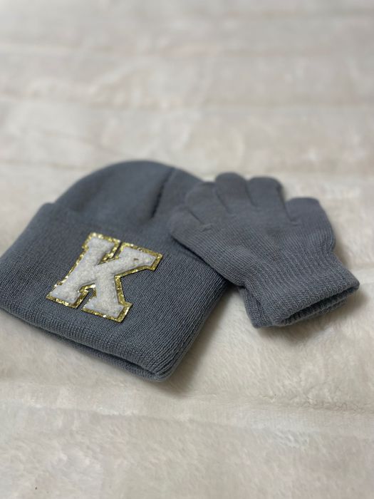 Децки комплект от 2 части: модерна плетена шапка и ръкавици.