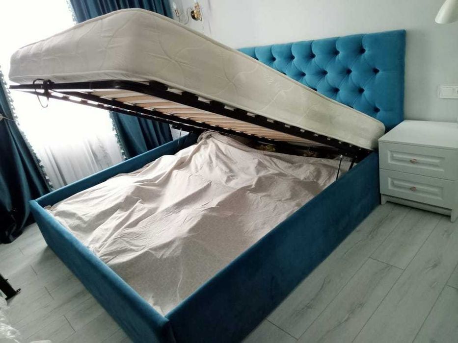 Продам двуспальную кровать