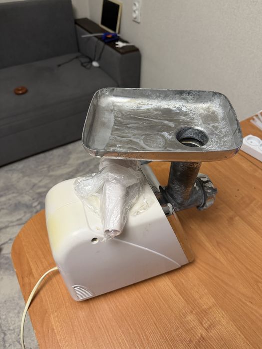 Продам мясорубку zepter