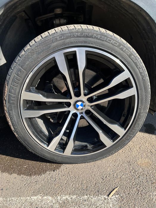 Продавам незаварени джанти и гуми от BMW X5, гуми в добро сьстояние.