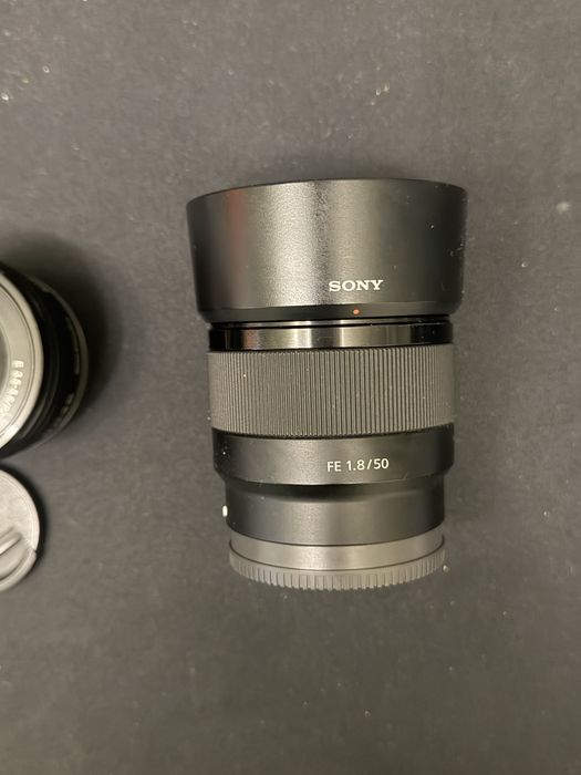Sony A6300 + 16-50 OSS + 50mm f/1.8 + 3 батерии