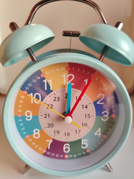 Продам будильник обучающий