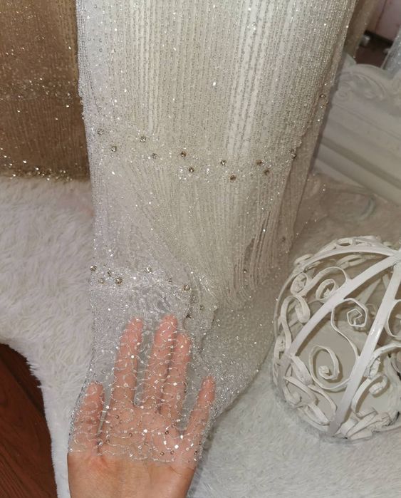 Платье расшитое вручную бисером и пайетками.