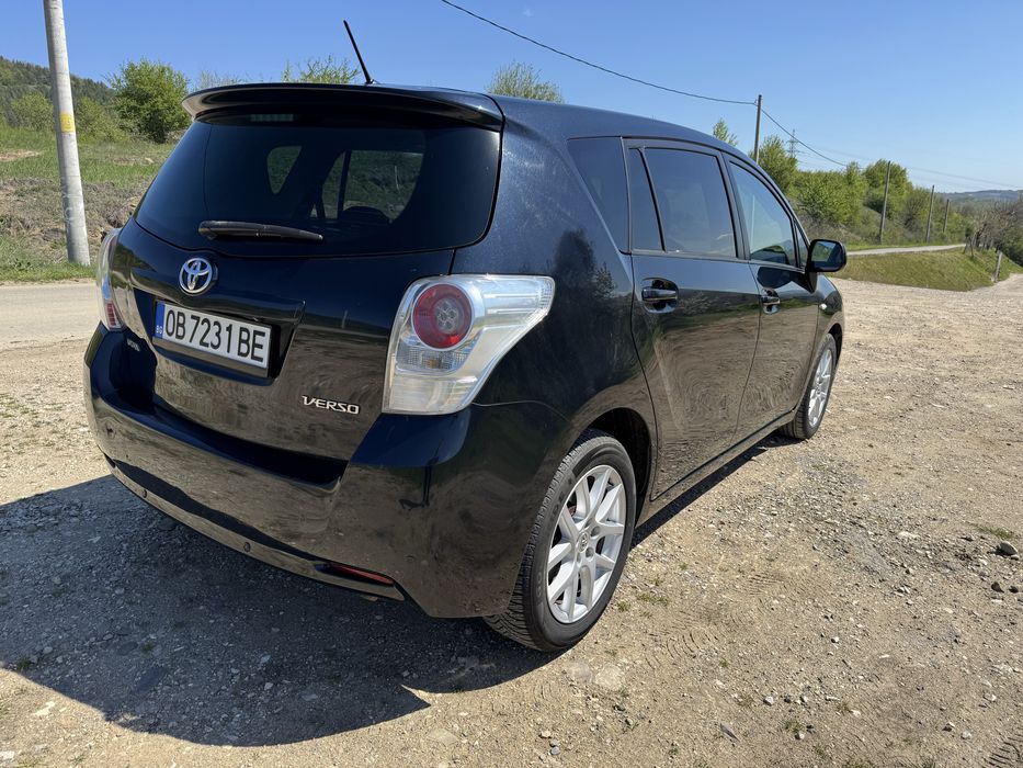 Продавам Toyota Verso