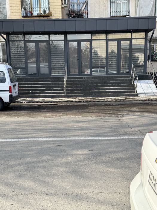 Думбрабод масжид рупарасида Нежилой офис сотилади