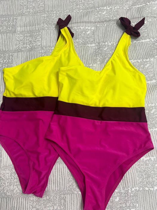 Продается слитные два купальника размер s/ xs