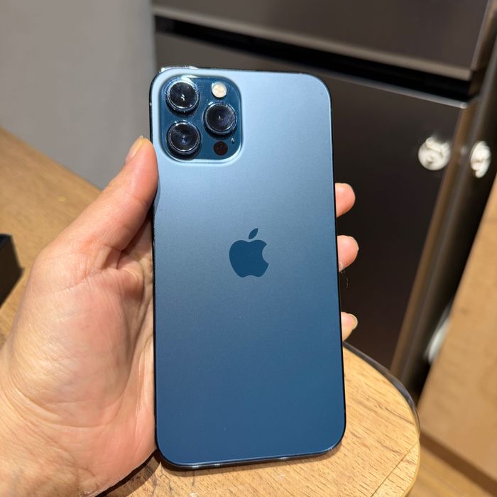 Продаю айфон 12 про Макс