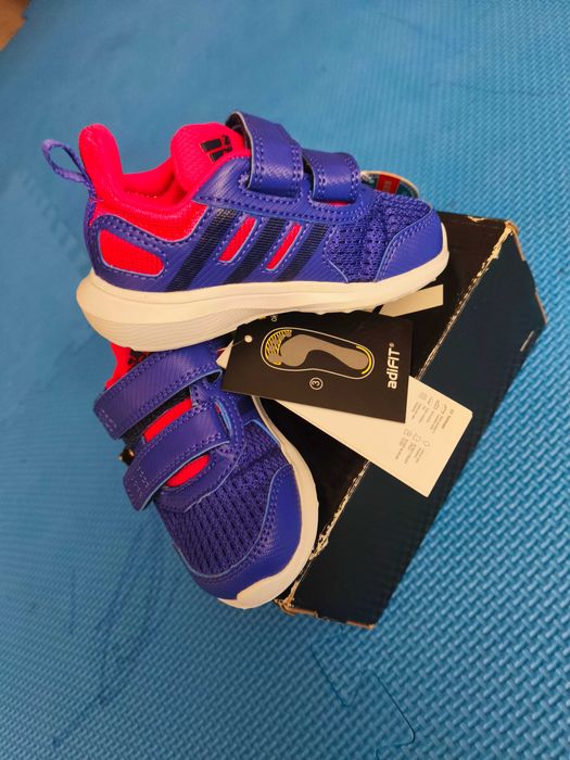Adidas маратонки 21 номер