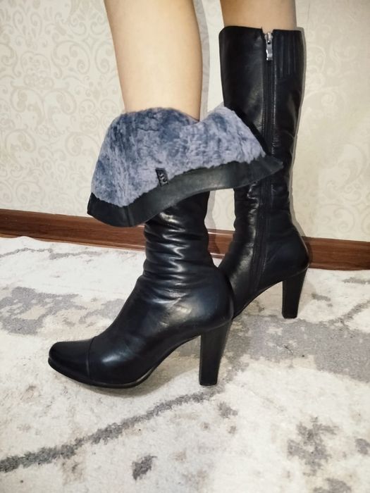 Продам 2 пары сапожек