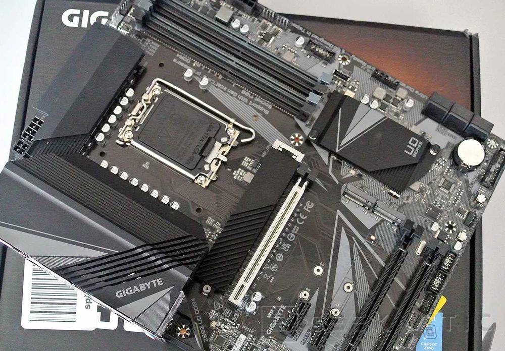 Gigabyte Z690 UD DDR4