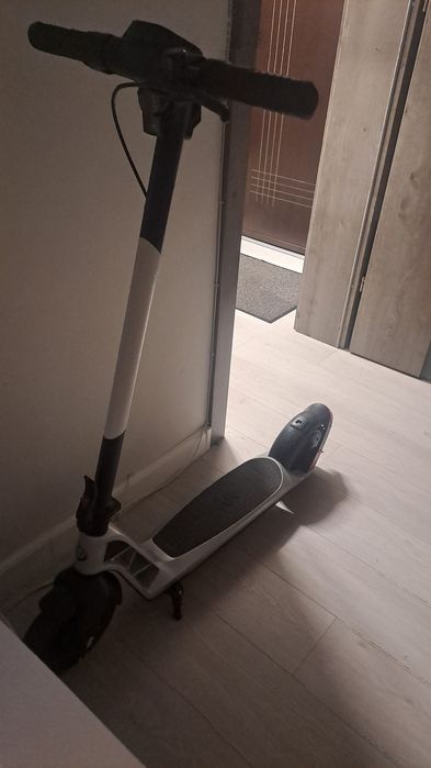 Vând trotineta electrica alfa Romeo autonomie 35km,viteza maxima 25km