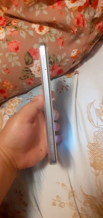 Telefon Infinix Hot 30 i . 12 oy kafolat yangi 4 oy ishlatilgan