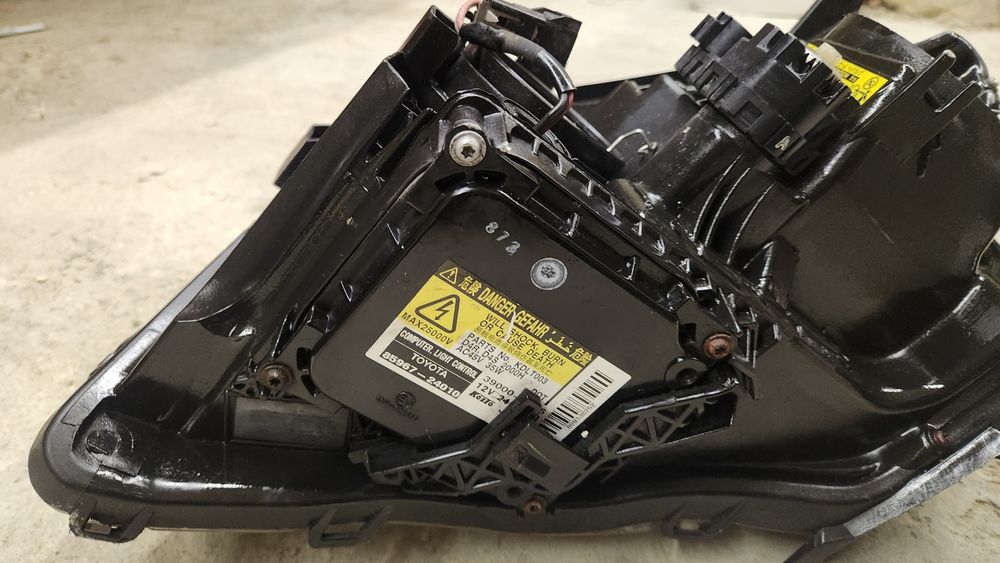 Фарове Тойота Авенсис 2008