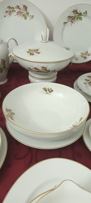Set portelan Rosenthal Group-Classic Rose Collection