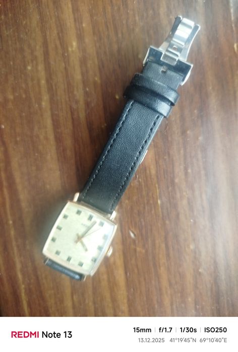 Мужские золотые часы Наири СССР
Для ценителей классики!
Часы в отличн