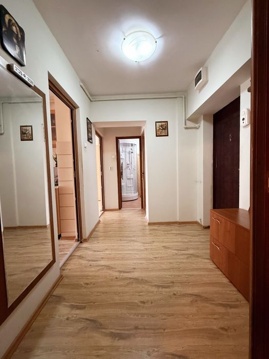 Proprietar vând apartament 2 camere Brașov Centrul Civic mobilat  etaj 5/8