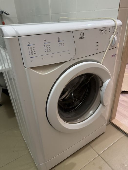 Продам стиральную машину автомат Indesit