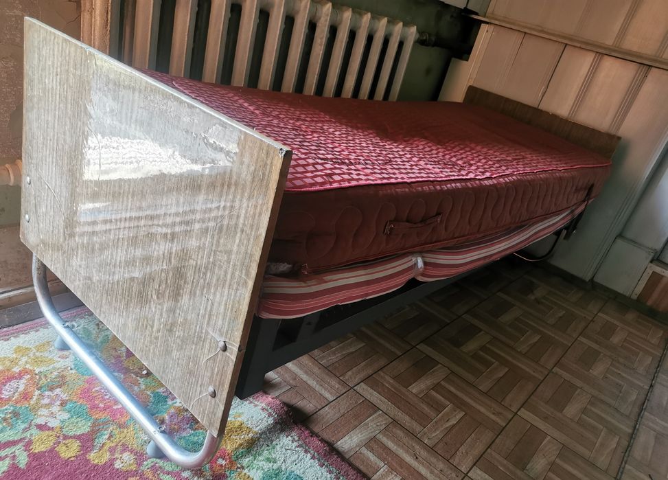 Кровати панцерные односпалки  с матрасами