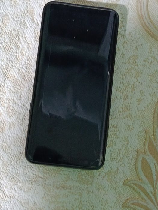 SamsungS9 4/64 yaxshi ishlaydi qotmaydi