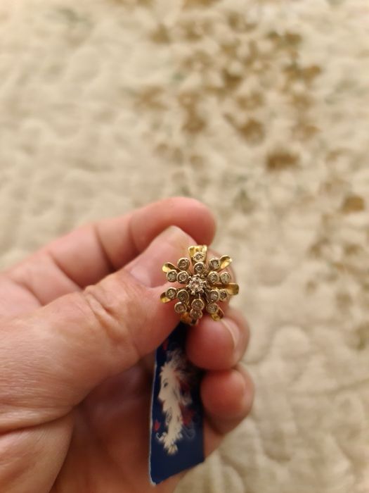 Продам золотой комплект с бриллиантами