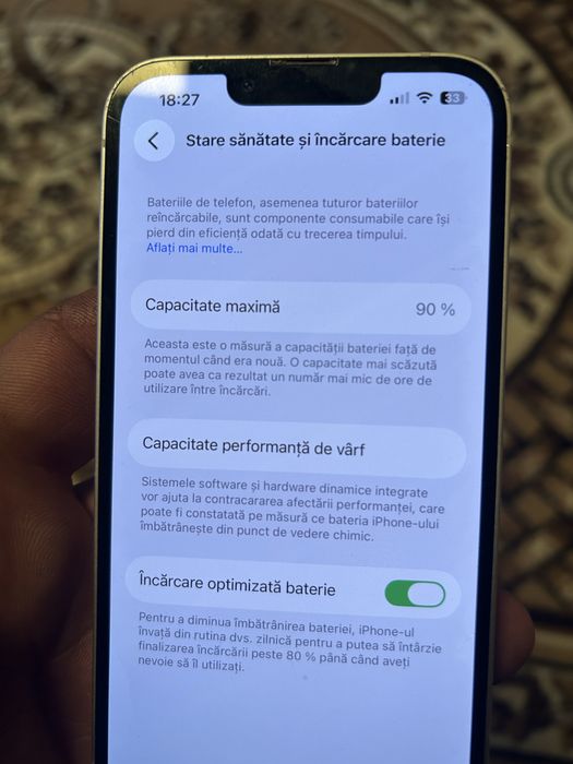 Vând iPhone 13  arata bine