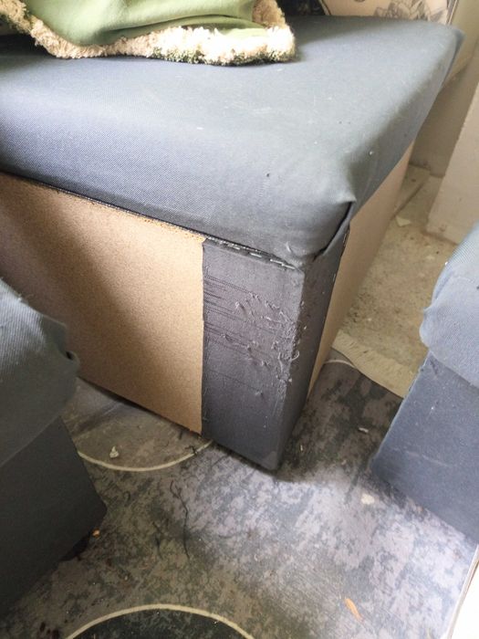 Ьглов диван с подарьк вьзглавници