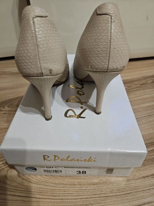 Елегантни обувки, естествета кожа с ток размер 38