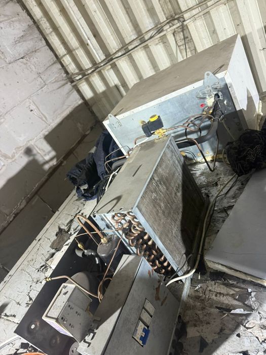 Продается Морозильник камера большая