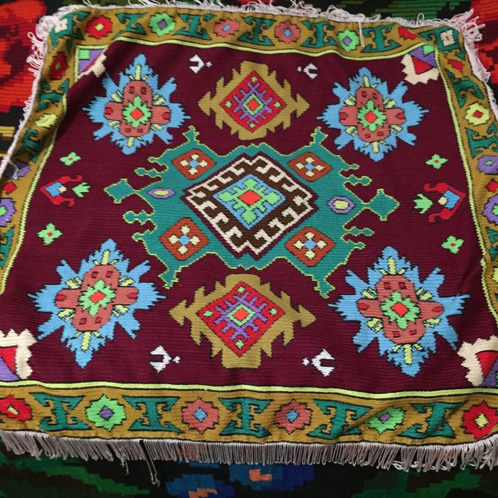 Fețe de masă cusute de mînă în chelin