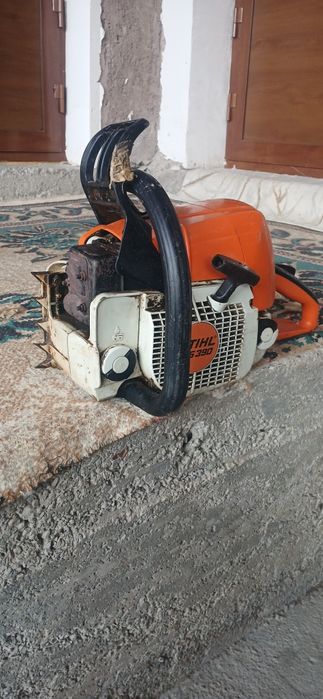 Stihl benzopila  ishlab turgan xolatda ishlariga javob zo'r ishledi