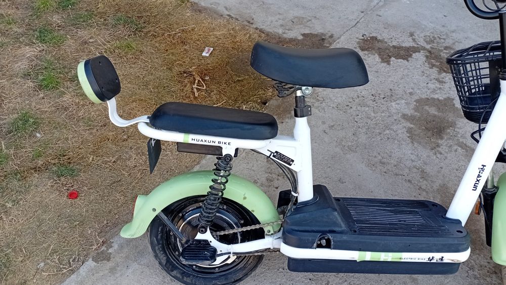 Скутер HUAXUN.   D